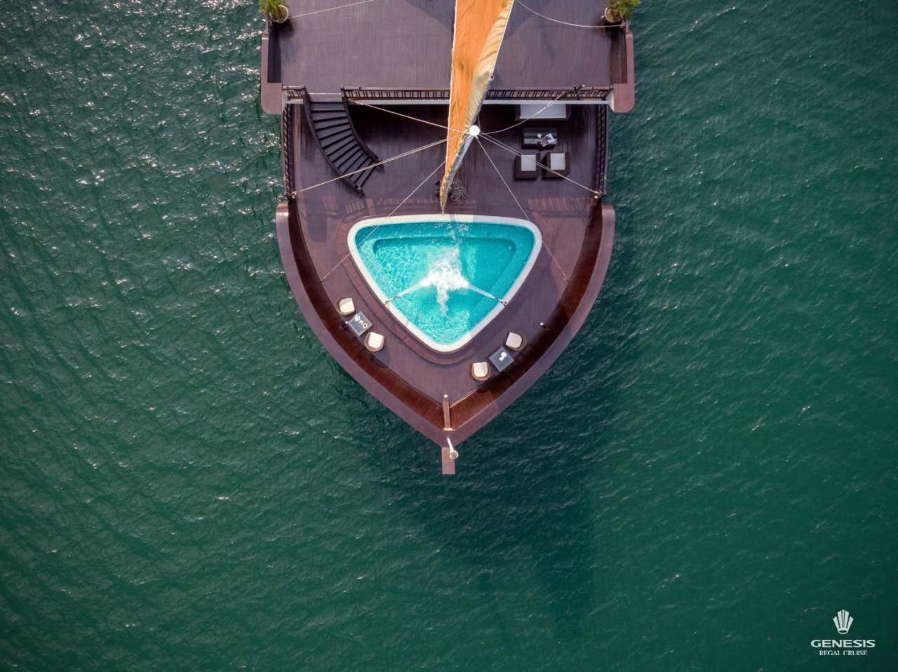 Отель Genesis Luxury Regal Cruises Халонг Экстерьер фото
